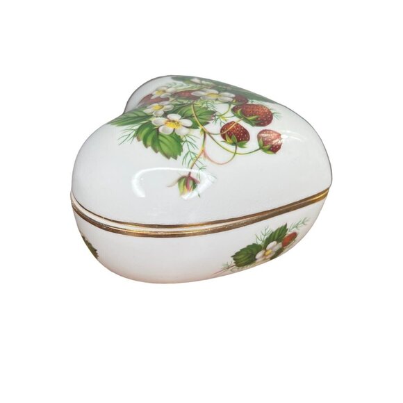 Vgt Hammersley Heart Shaped Hand-painted Bone China Trinket Box Strawberries - Picture 5 of 14